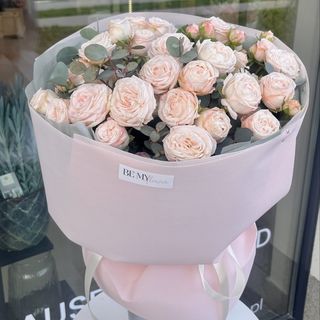 Bukiet gałązkowej róży z eukaliptusem «ROMANCE MIX»