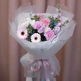 Bukiet z róż, margaretek i gerber «Gentle Bloom»