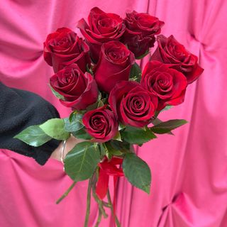 Bukiet 9 czerwonych róż ze wstążką