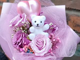 Bukiet walentynkowy z kwiatów mydlanych - fioletowy