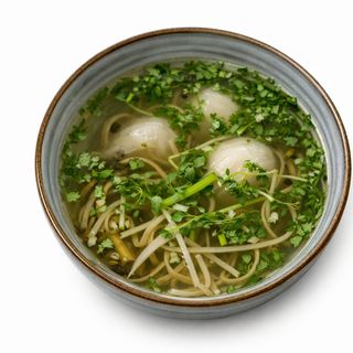Zupa z pierożkami warzywnymi Hakao