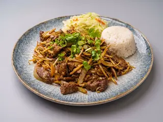 Wołowina z cebulą na ostro 350g