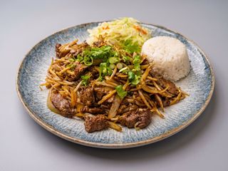 Wołowina z cebulą na ostro 350g