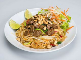 Pad Thai z wołowiną 450g