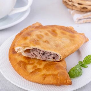 Czebureki z mięsem więprzowym 2szt