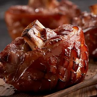 Golonka w sosie własnym z warzywami