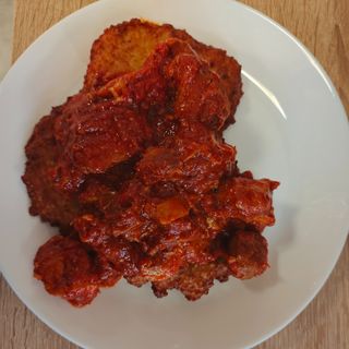 Placki ziemniaczane z gulaszem węgierskim