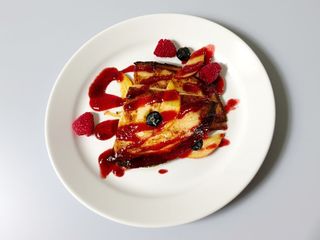 Naleśniki z serem i truskawkami