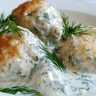 Pulpety w sosie koperkowym