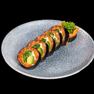 Futomaki sashimi z awokado i łososiem