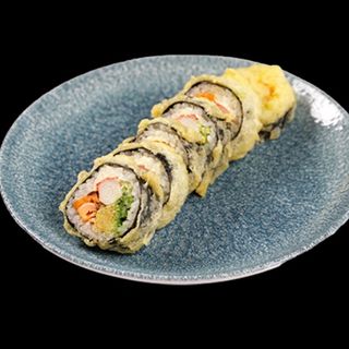 Futomaki w tempurze z pieczonym  łososiem teriyaki i awokado