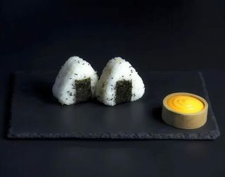Onigiri z Surimi 2 szt