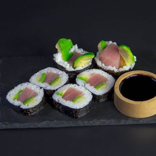 Futomak z Tuńczykiem i Awokado 6 szt