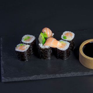 Hosomaki z Łososiem i Awokado 6 szt