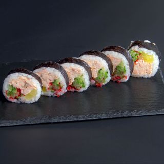 Futomak z Pieczonym Łososiem 6 szt