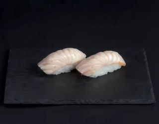 Nigiri z Opalanym Łososiem 2 szt