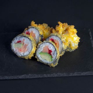 Tempura Futomak z Łososiem i Awokado 6 szt