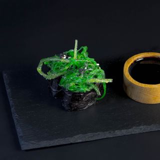 Gunkany z Wakame 2 szt