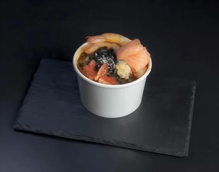 Zupa Tom Yum z Krewetkami i Łososiem