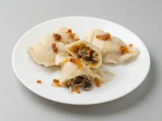 Pierogi z kapustą i pieczarkami