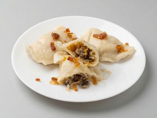 Pierogi z kapustą i pieczarkami