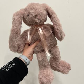 Mały różowy królik