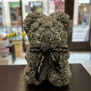 Miś z róż plastikowych 1