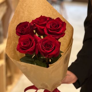 5 czerwonych róż