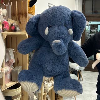 Duży pluszowy słoń