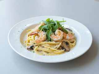 Spaghetti z krewetkami i podgrzybkami