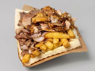 Mięso i frytki w bułce Mały