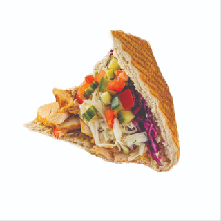 Kebab w chlebie mięso sałatka