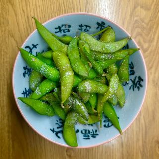 Fasolka edamame z solą morską