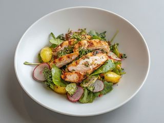 30. Sałatka z kurczaka