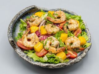 Sałatka z krewetkami 6szt