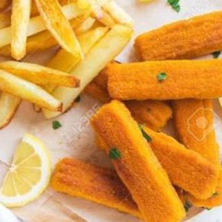 Paluszki rybne z frytkami