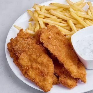 Piers z kurczaka z frytkami