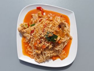 Pad Thai z kurczakiem (121)