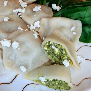 Pierogi ze szpinakiem 16 sztuk