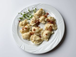 Pierogi ruskie z okrasą