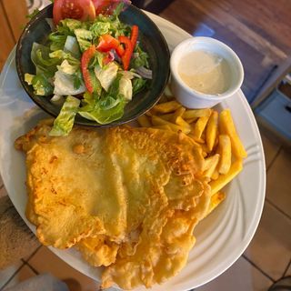 Pierś z kurczaka w cieście z sosem pieprzowym 