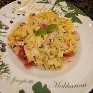 Tagliatelle z łososiem