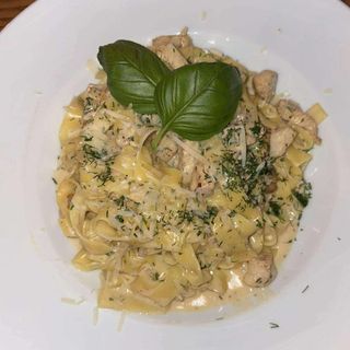 Tagliatelle z kurczakiem i kurkami