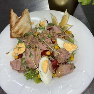 Sałatka z tuńczykiem