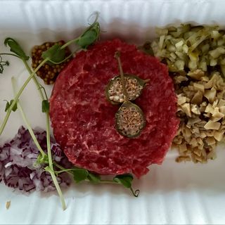 Tatar z polędwicy wołowej