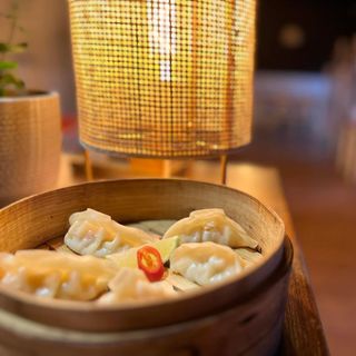 Pierożki gyoza z krewetkami 