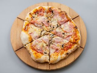 Pizza z szynką i pieczarkami 42 cm