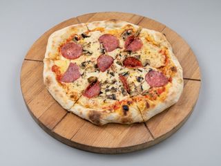 Pizza z salami i pieczarkami 34 cm