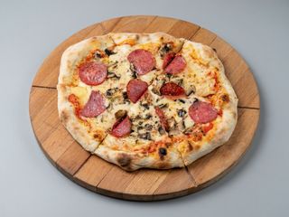 Pizza z salami i pieczarkami 42 cm