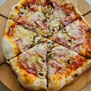 Pizza z szynką i pieczarkami 42 cm